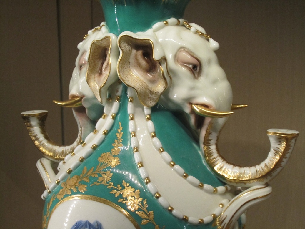 New York Met elephant vase