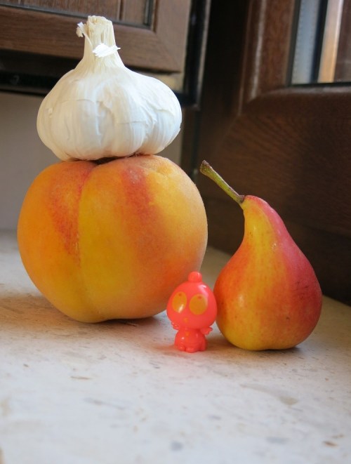 garlic peach pear